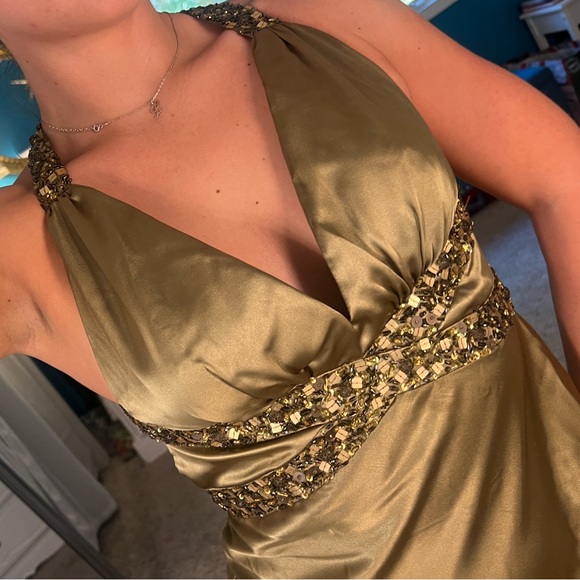 Green Evening Gown - Picture 9 of 9